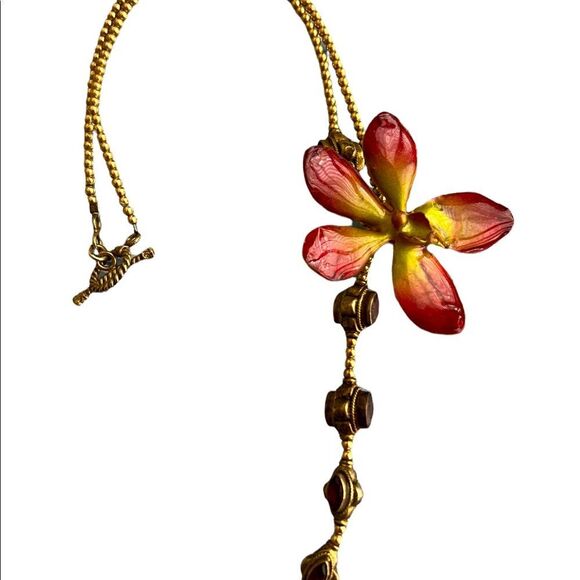 Elegant Floral Gold Necklace - Picture 1 of 6